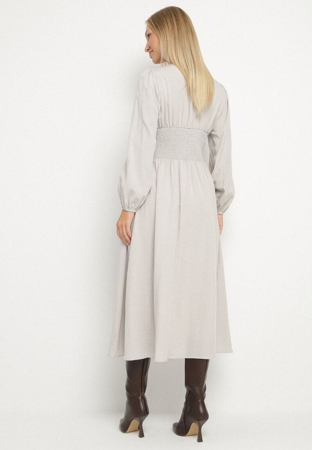 Born2be - Jasnobeżowa Sukienka z Wiskozą z Gorsetową Talią i Bufiastymi Rękawami Aniste. Okazja: na co dzień. Typ kołnierza: dekolt gorset. Kolor: beżowy. Materiał: wiskoza. Typ sukienki: gorsetowe. Styl: wizytowy, sportowy, casual, elegancki