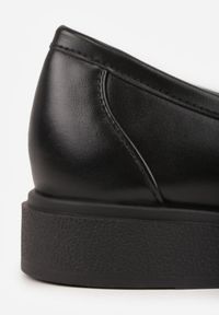 Renee - Czarne Mokasyny na Płaskiej Podeszwie Ozdobione Klamrą Relabra. Okazja: na co dzień, do pracy. Zapięcie: klamry. Kolor: czarny. Materiał: jeans. Wzór: aplikacja. Obcas: na płaskiej podeszwie. Styl: casual, elegancki #2