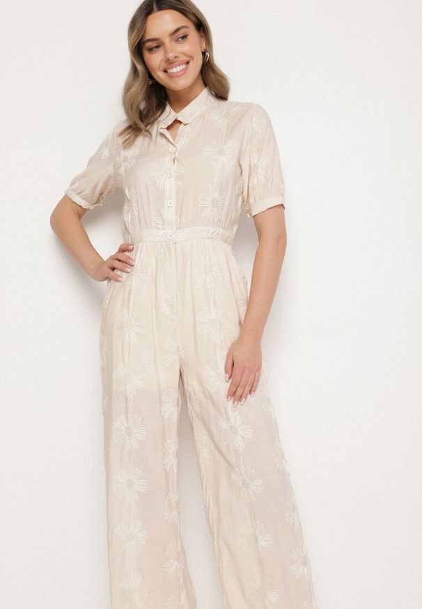 Born2be - Beżowy Wiskozowy Kombinezon o Koszulowym Kroju z Krótkim Rękawem i Kieszeniami Milaviela. Okazja: na co dzień. Kolor: beżowy. Materiał: wiskoza. Długość rękawa: krótki rękaw. Długość: krótkie. Styl: casual, elegancki, klasyczny