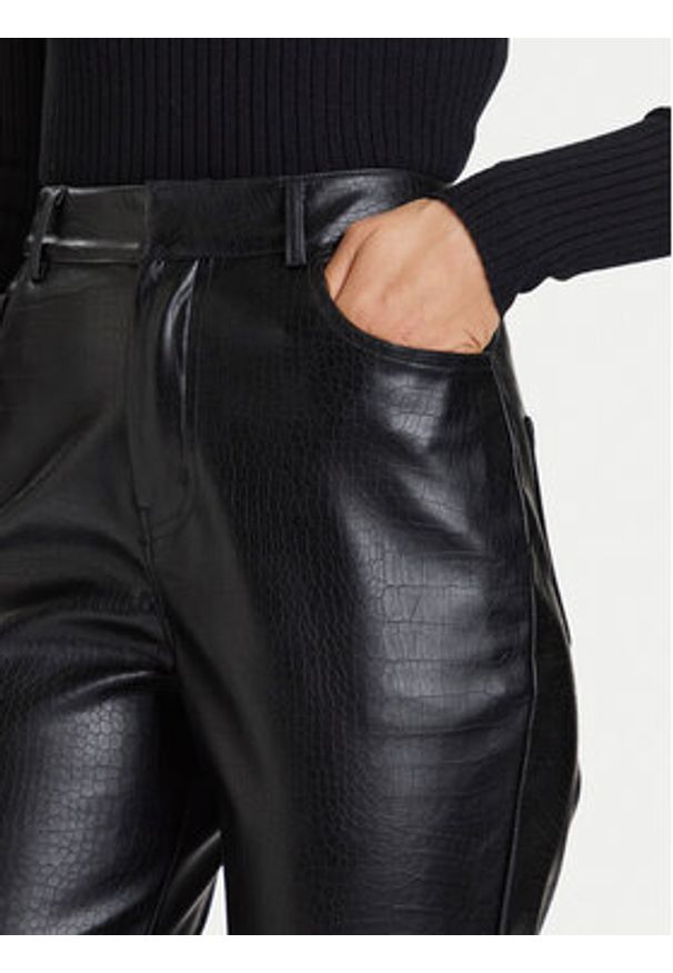 French Connection Spodnie z imitacji skóry 74ZBO Czarny Regular Fit. Kolor: czarny. Materiał: skóra