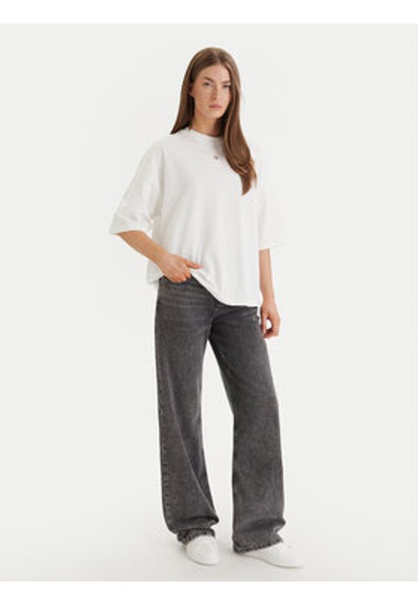 Calvin Klein Jeans T-Shirt LV047D204G Biały Oversize. Kolor: biały. Materiał: bawełna