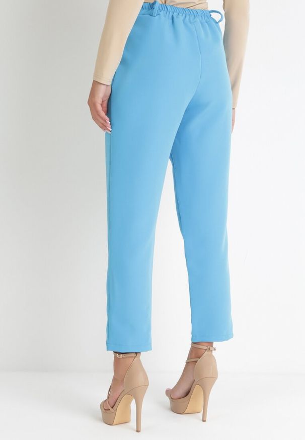 Born2be - Niebieskie Spodnie Cygaretki z Wysokim Stanem i Gumką w Pasie Elexis. Okazja: na co dzień. Stan: podwyższony. Kolor: niebieski. Materiał: dzianina. Styl: casual