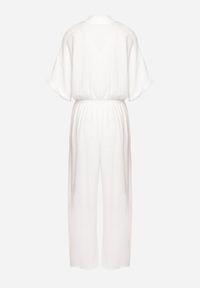 Born2be - Biały Bawełniany Kombinezon z Koszulową Górą i Prostymi Spodniami Namsore. Kolor: biały. Materiał: bawełna. Styl: elegancki, klasyczny #6