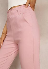 Renee - Różowe Spodnie z Wysokim Stanem i Gumką w Pasie Asla. Stan: podwyższony. Kolor: różowy. Materiał: tkanina. Wzór: jednolity, gładki