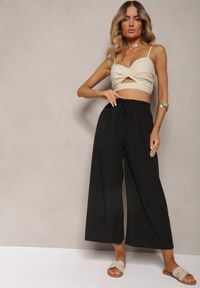 Renee - Czarne Spodnie High Waist z Szerokimi Nogawkami z Wiskozą Wykończone Gumką w Talii Crisantas. Okazja: na co dzień, na spotkanie biznesowe. Stan: podwyższony. Kolor: czarny. Materiał: wiskoza. Styl: biznesowy, elegancki, casual #4