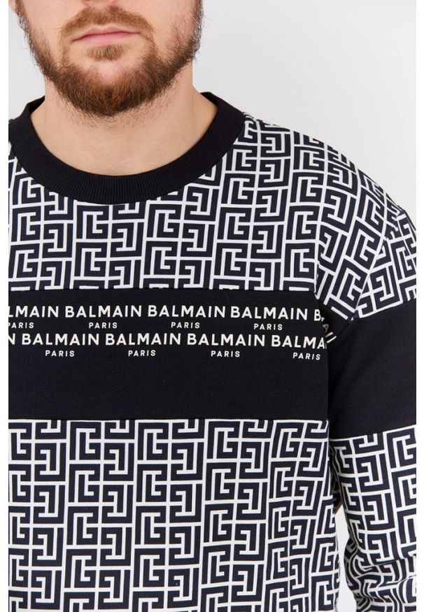 BALMAIN Bluza męska w monogram Balmain, Rozmiar L. Kolor: wielokolorowy. Materiał: prążkowany, bawełna