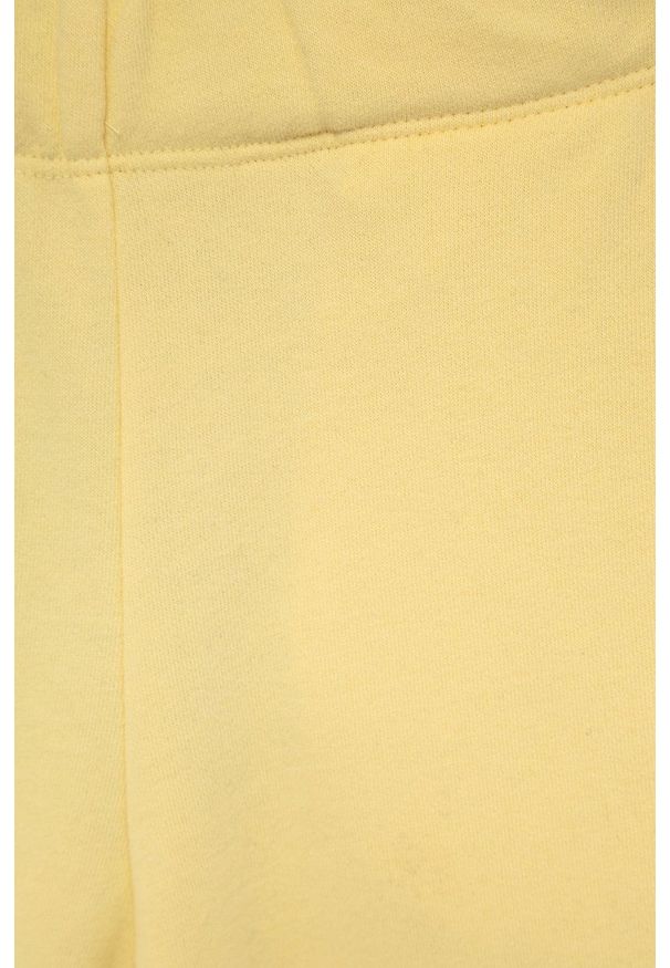 Name it Spodnie dziecięce kolor żółty gładkie. Okazja: na co dzień. Kolor: żółty. Materiał: poliester, bawełna. Wzór: gładki. Styl: casual