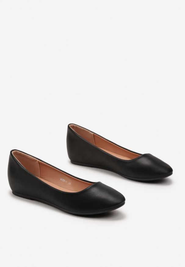Renee - Czarne Balerinki Akolevia. Okazja: na co dzień. Kolor: czarny. Materiał: jeans, materiał. Obcas: na obcasie. Styl: elegancki, casual. Wysokość obcasa: niski