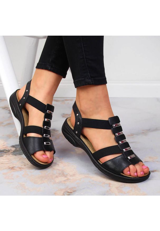 Skórzane komfortowe sandały damskie rzymianki czarne Rieker 64580-00. Zapięcie: bez zapięcia. Kolor: czarny. Materiał: skóra ekologiczna