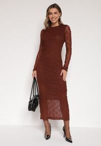 Born2be - Brązowa Dopasowana Sukienka Koronkowa z Długim Rękawem Zenika. Kolor: brązowy. Materiał: koronka. Długość rękawa: długi rękaw. Wzór: koronka. Sezon: zima, wiosna, jesień. Styl: elegancki #7