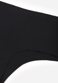 Renee - Czarne Majtki Stringi High Waist o Bezszwowym Wykończeniu Oreasa. Stan: podwyższony. Kolor: czarny. Wzór: gładki #2