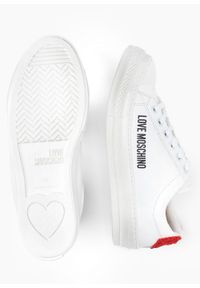 Love Moschino - Sneakersy damskie LOVE MOSCHINO JA15914G0GIAR-10A. Okazja: na co dzień, na spacer, do pracy. Kolor: biały. Sport: turystyka piesza