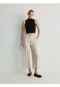 Reserved - Spodnie culotte z kantem - beżowy. Kolor: beżowy. Materiał: wiskoza