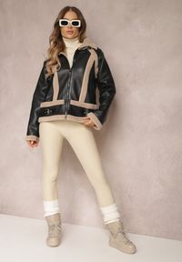Renee - Czarna Kurtka Biker z Imitacji Skóry i Kożuszkiem Nilos. Kolor: czarny. Materiał: skóra. Długość: krótkie. Wzór: paski. Sezon: zima, jesień
