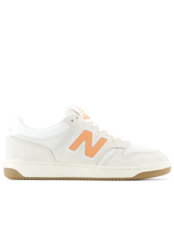 Buty New Balance BB480LLB - beżowe. Kolor: beżowy. Materiał: materiał, syntetyk, skóra, zamsz. Szerokość cholewki: normalna. Sport: turystyka piesza