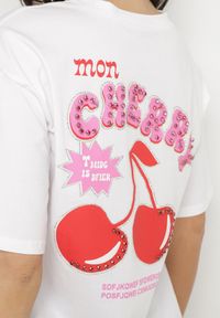 Born2be - Biały T-shirt z Bawełną Cyrkoniami i Motywem Wiśni Linmira. Okazja: na co dzień. Kolor: biały. Materiał: bawełna. Styl: elegancki, casual #7
