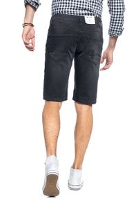 Mustang - SPODENKI JEANSOWE MĘSKIE MUSTANG Chicago Short 1010193 4000 881. Materiał: jeans