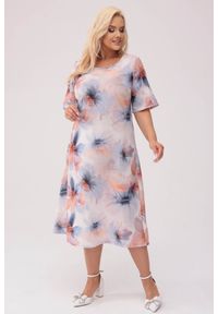 Moda Size Plus Iwanek - Trapezowa sukienka Felipa w pastelowe kwiaty MIDI PLUS SIZE XXL OVERSIZE WIOSNA. Kolekcja: plus size. Materiał: poliester, materiał, tkanina, len, elastan. Wzór: kwiaty. Sezon: wiosna. Typ sukienki: dla puszystych, trapezowe, oversize. Styl: elegancki. Długość: midi