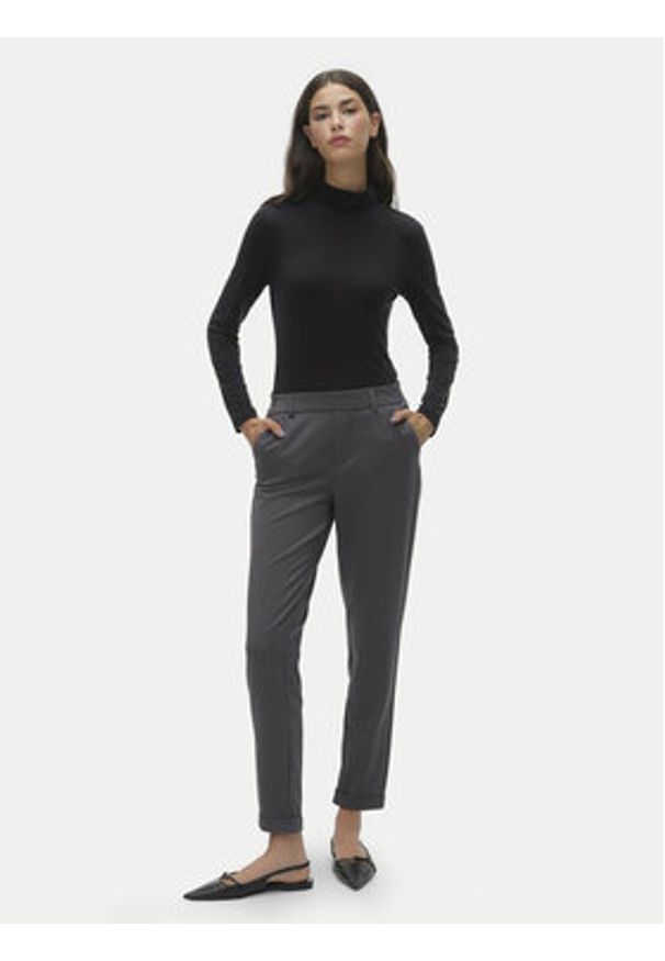 Vero Moda Chinosy Maya 10225280 Szary Regular Fit. Kolor: szary. Materiał: syntetyk