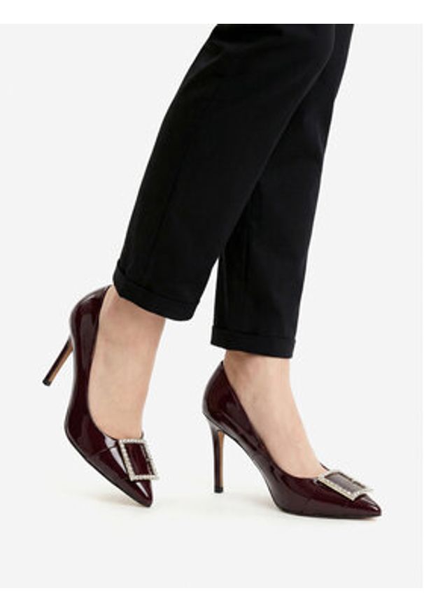 Nine West Szpilki CEO-LUBNA-01 Bordowy. Kolor: czerwony. Materiał: materiał. Obcas: na szpilce