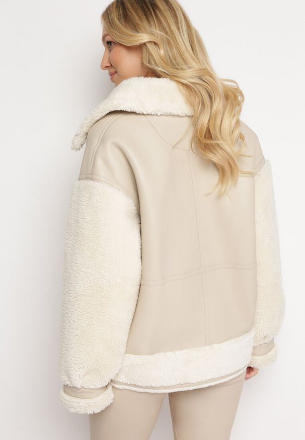 Born2be - Jasnobeżowa Kurtka Ramoneska z Kożuszkiem Zirara. Okazja: na co dzień. Kolor: beżowy. Materiał: futro, jeans. Wzór: aplikacja. Styl: casual, elegancki