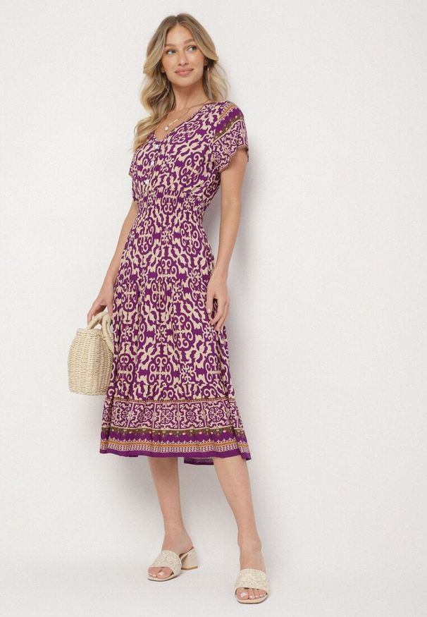 Born2be - Ciemnofioletowa Bawełniana Sukienka z Guzikami i Ornamentnym Wzorem Zisselle. Kolor: fioletowy. Materiał: bawełna