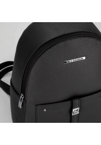 Wittchen - Damski plecak z kieszenią z przodu. Kolor: czarny, srebrny, wielokolorowy. Materiał: skóra ekologiczna. Wzór: paski, aplikacja. Styl: elegancki #5