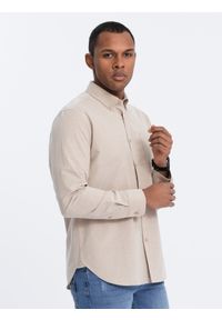 Ombre Clothing - Koszula męska bawełniana REGULAR FIT z kieszenią - beżowy V1 OM-SHOS-0153 - XXL. Typ kołnierza: kołnierzyk klasyczny. Kolor: beżowy. Materiał: bawełna. Długość rękawa: długi rękaw. Długość: długie. Styl: klasyczny #1