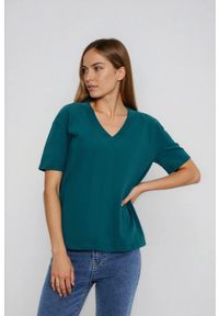 MOODO - Bawełniana bluzka z dekoltem w serek zielona. Typ kołnierza: dekolt w serek. Kolor: zielony. Materiał: bawełna #1