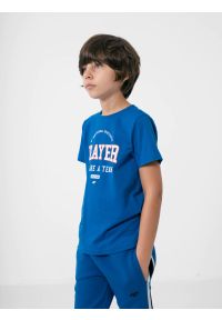 4f - T-shirt z nadrukiem chłopięcy. Kolor: niebieski. Materiał: bawełna, dzianina. Wzór: nadruk