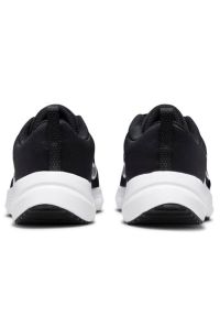 Buty do biegania Nike Downshifter 12 Jr DM4194 003 czarne. Kolor: czarny. Materiał: tkanina, syntetyk, materiał, guma. Szerokość cholewki: normalna. Sezon: jesień. Model: Nike Downshifter