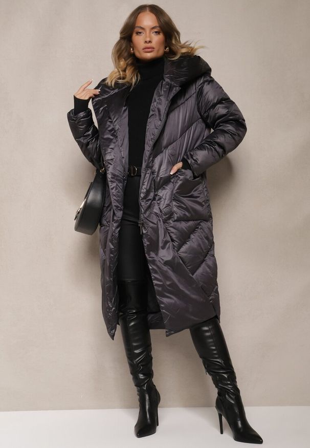 Renee - Ciemnoszara Pikowana Kurtka o Asymetrycznym Kroju z Kapturem Hedirani. Okazja: na co dzień. Typ kołnierza: kaptur. Kolor: szary. Materiał: jeans. Styl: elegancki, casual