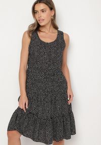 Born2be - Czarna Bawełniana Sukienka w Kropki z Falbanami Zerolia. Okazja: na spotkanie biznesowe, do pracy, na co dzień. Kolor: czarny. Materiał: bawełna. Wzór: kropki. Typ sukienki: proste. Styl: casual, klasyczny, biznesowy #1