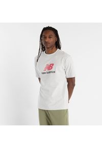 Koszulka męska New Balance MT51500AHH – szara. Kolor: szary. Materiał: dresówka, bawełna. Wzór: aplikacja, napisy