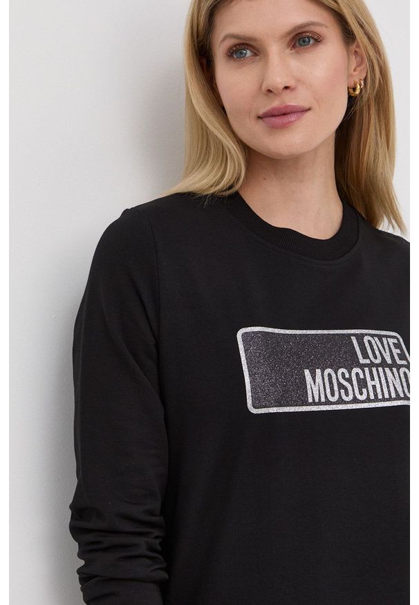 Love Moschino bluza damska kolor czarny z aplikacją. Okazja: na co dzień. Kolor: czarny. Wzór: aplikacja. Styl: casual