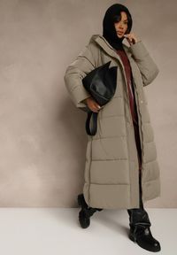 Renee - Zielona Długa Kurtka Zimowa z Pikowanymi Przeszyciami Kapturem i Suwakami Mevanesa. Okazja: na co dzień. Kolekcja: plus size. Kolor: beżowy. Materiał: zamsz, jeans. Długość: długie. Sezon: zima. Styl: casual, elegancki #5