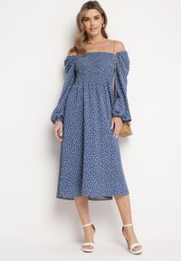 Born2be - Granatowa Rozkloszowana Sukienka Midi w Kropki Farnai. Kolor: niebieski. Wzór: kropki. Typ sukienki: rozkloszowane. Styl: retro. Długość: midi #3