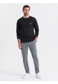 Ombre Clothing - Bawełniany longsleeve męski z dekoltem U w paski i haftem – czarny V4 - Rozmiar: XL. Kolor: czarny. Materiał: bawełna. Długość rękawa: długi rękaw. Wzór: haft, paski. Styl: sportowy #3