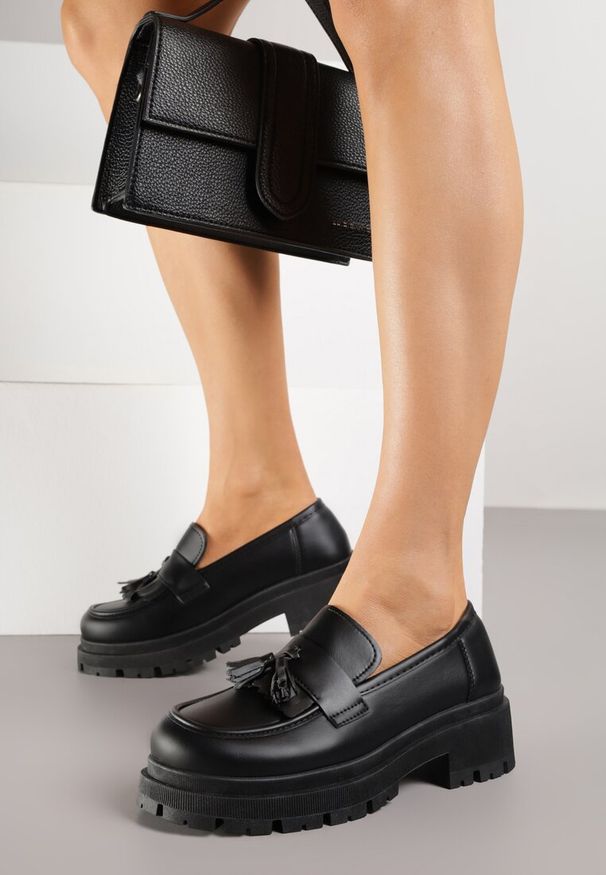 Born2be - Czarne Mokasyny na Grubej Podeszwie z Frędzlami Sewolia. Kolor: czarny. Materiał: jeans