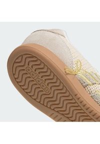 Adidas - adidas Baleriny Barreda Mary Jane KI3380 Beżowy. Kolor: beżowy. Materiał: zamsz, skóra #7