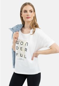 Volcano - Luźna koszulka z napisem, Comfort Fit, T-WONDERFUL. Kolor: biały. Materiał: materiał, bawełna, skóra. Wzór: napisy