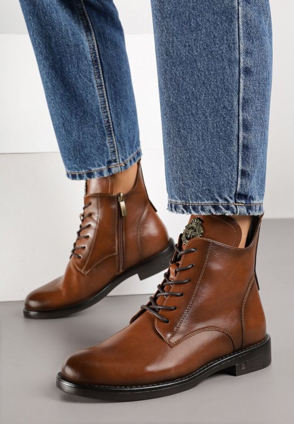 Born2be - Brązowe Sznurowane Botki na Płaskiej Podeszwie z Ozdobnym Detalem Derandora. Kolor: brązowy. Materiał: jeans. Obcas: na płaskiej podeszwie