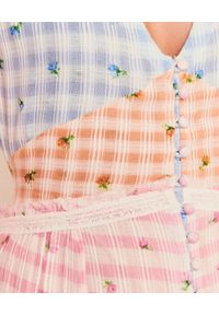 LOVE SHACK FANCY - Kolorowa sukienka midi Ollie. Okazja: na imprezę. Kolor: różowy, wielokolorowy, fioletowy. Materiał: bawełna, materiał. Wzór: kolorowy. Długość: midi #5