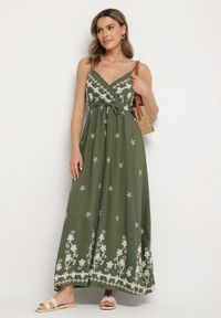 Born2be - Zielona Sukienka z Wiskozy Ozdobiona Haftami Lunireia. Okazja: na co dzień. Typ kołnierza: dekolt w kształcie V. Kolor: zielony. Materiał: wiskoza. Długość rękawa: na ramiączkach. Wzór: aplikacja, haft. Typ sukienki: proste. Styl: casual #1