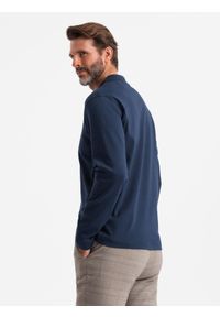 Ombre Clothing - Longsleeve polo męski z zapinanym na zamek kołnierzykiem – granatowy V7 OM-POLS-0130 - XXL. Typ kołnierza: polo. Kolor: niebieski. Materiał: bawełna, skóra, dzianina, materiał. Długość rękawa: długi rękaw. Wzór: aplikacja. Styl: sportowy, elegancki #4