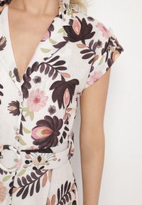 Born2be - Czarna Sukienka z Wiskozą o Koszulowym Kroju z Paskiem z Klamrą Nitasiela. Okazja: na co dzień. Typ kołnierza: dekolt w kształcie V. Kolor: czarny. Materiał: wiskoza. Długość rękawa: krótki rękaw. Typ sukienki: koszulowe. Styl: casual, klasyczny #7