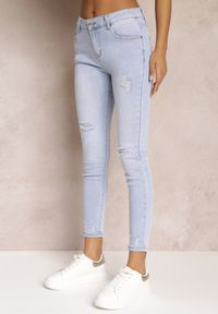 Renee - Jasnoniebieskie Jeansy Skinny z Dziurami i Przetarciami na Nogawkach Hatha. Kolor: niebieski