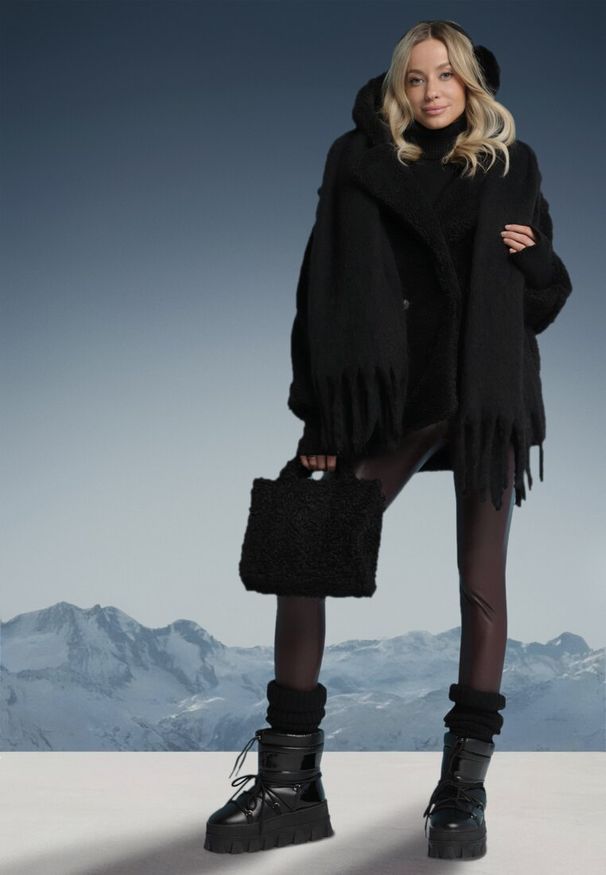 Born2be - Czarna Futrzana Kurtka Teddy z Kapturem Zapinana na Guziki Kejavia. Okazja: na co dzień. Typ kołnierza: kaptur. Kolor: czarny. Materiał: futro. Styl: casual, elegancki