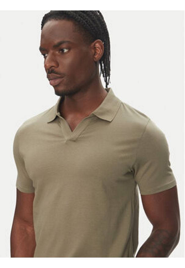 Lindbergh Polo 30-404036 Khaki Slim Fit. Typ kołnierza: polo. Kolor: brązowy. Materiał: bawełna