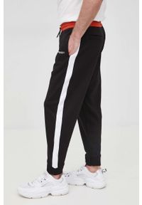 Armani Exchange spodnie dresowe bawełniane męskie kolor czarny z nadrukiem. Kolor: czarny. Materiał: bawełna, dresówka. Wzór: nadruk